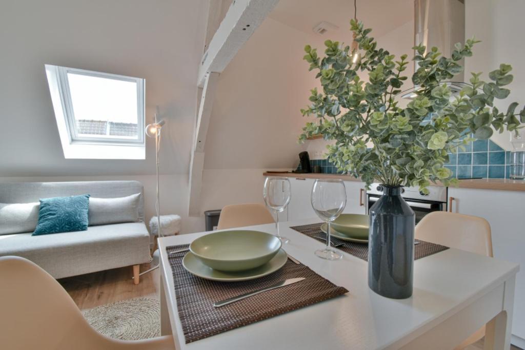 Residence Jean Hardy - Hyper Centre, Parking Gratuit, Wifi, Clim, Gare Valenciennes Exterior foto